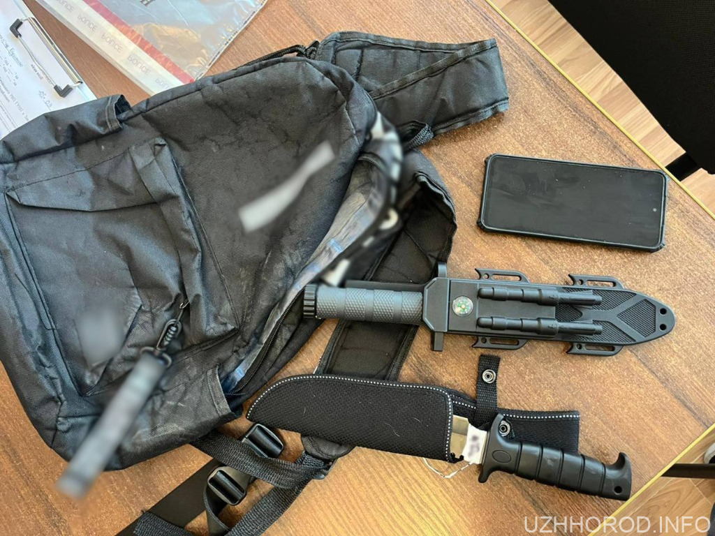 Закарпатська поліція запобігла трагедії у школі, затримавши 15-річного учня, який планував напад з холодною зброєю