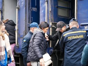 До Мукачева прибув евакуаційний поїзд з 14 мешканцями прифронтових регіонів