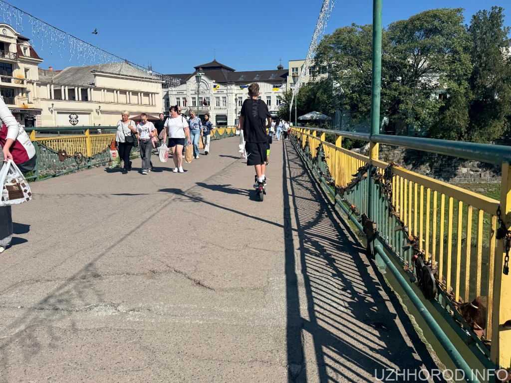 Стан мостів в Ужгороді: одна з найпопулярніших переправ потребує ремонту  (ФОТО)