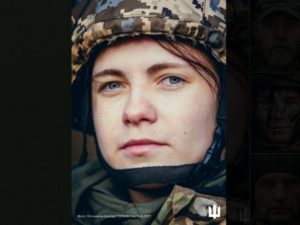 Обличчя різних поколінь. Молодість, що тільки входить у бій, і зрілість, загартована життям.