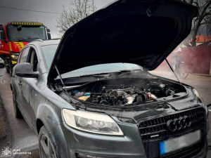 У селі Іза на Хустщині на ходу спалахнула Audi Q7