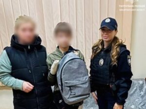В Ужгороді патрульні поліцейські повернули жінці загублені речі
