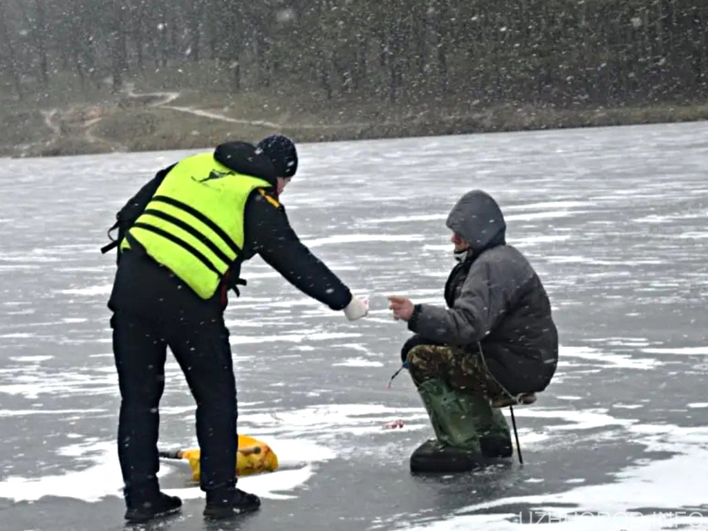 В Ужгороді заборонили катання та риболовлю на замерзлих водоймах фото