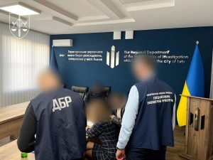Прокурори встановили нові факти у справі депутата облради, який контролював незаконний збут дубу