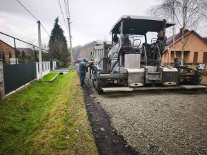 Ремонтується місцева дорога в Ужгородському районі