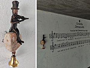 В Ужгороді відкрили міні-скульптуру «Різдвяний цвіркун»