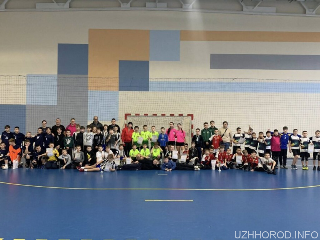 Відбулася Першість Закарпатської області з гандболу серед юнаків фото