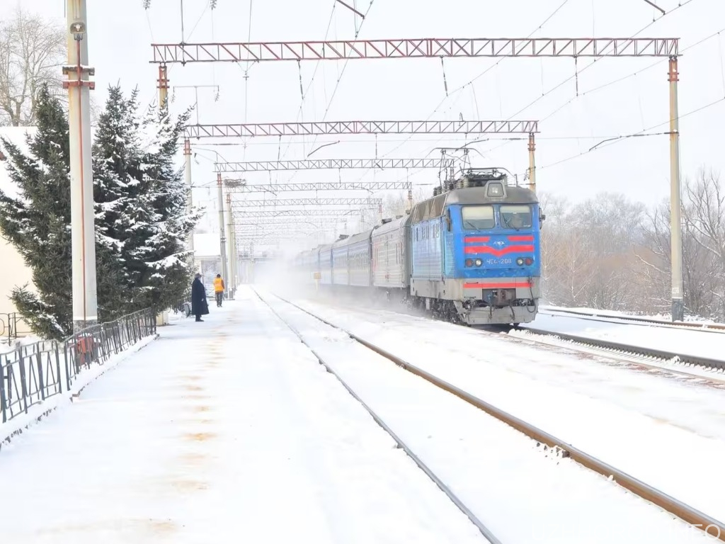 Укрзалізниця повідомляє про значні затримки поїздів у напрямку Закарпаття
