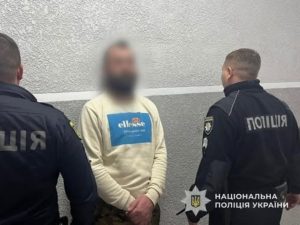 На Хустщині «на гарячому» затримали торговця зброєю
