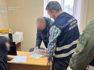 На Тячівщині викрили «броньових» вчителів: директорка ліцею заробила майже мільйон на фіктивних працівниках
