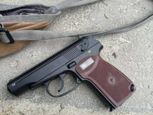 38-річного ужгородця затримали за стрільбу у вікна Закарпатського драмтеатру