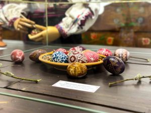 В Ужгородському замку відкрили виставку «Великий день, Світлий день»