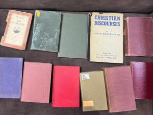 Митники не дозволили вивезти колекційні стародруки (ФОТО)