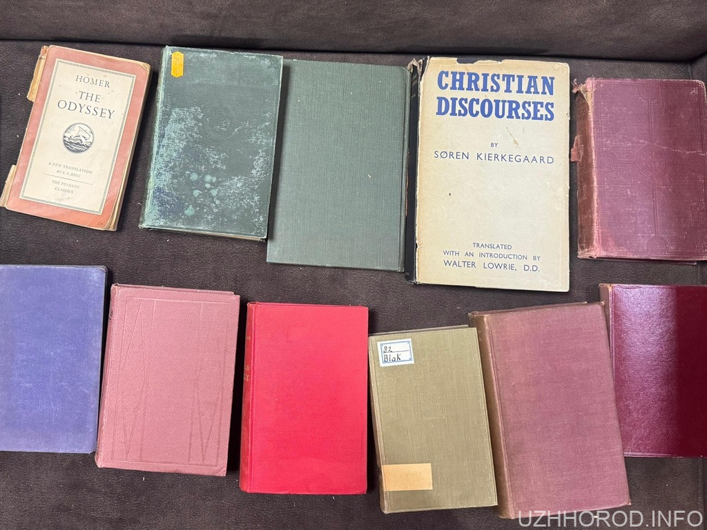 Митники не дозволили вивезти колекційні стародруки (ФОТО)