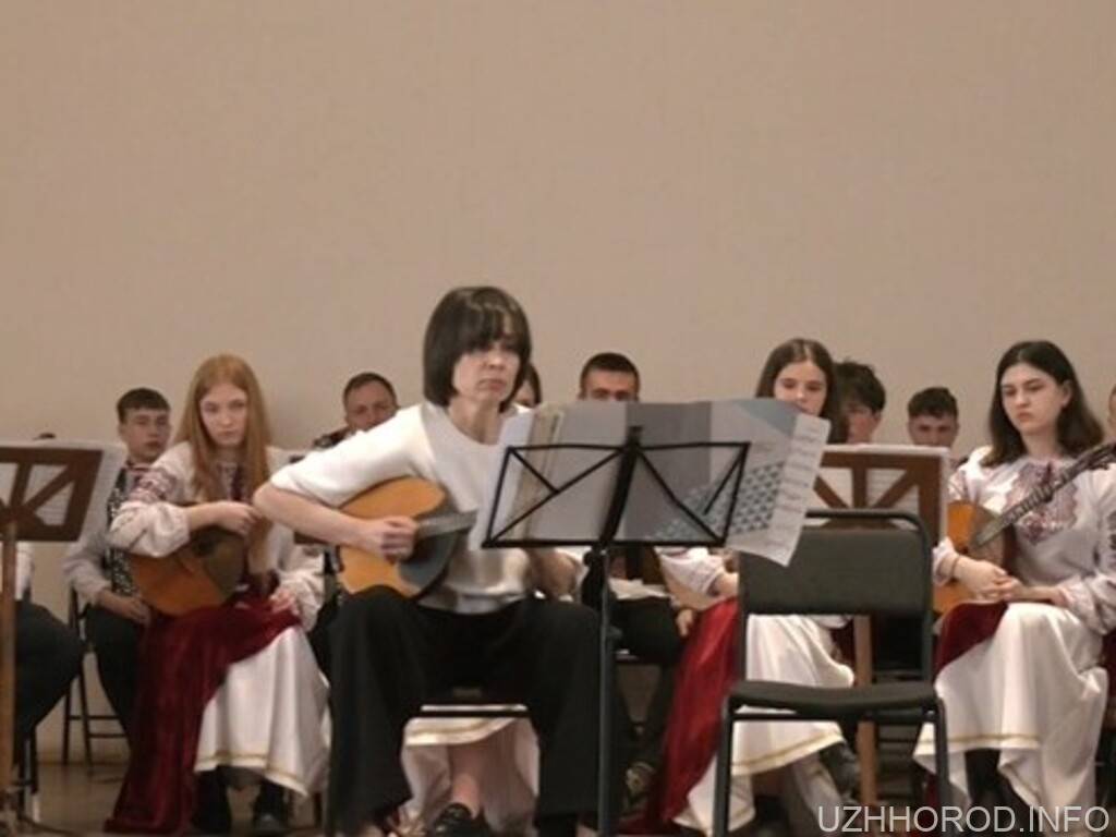 В Ужгороді визначають кращих виконавців на народних інструментах (ВІДЕО)