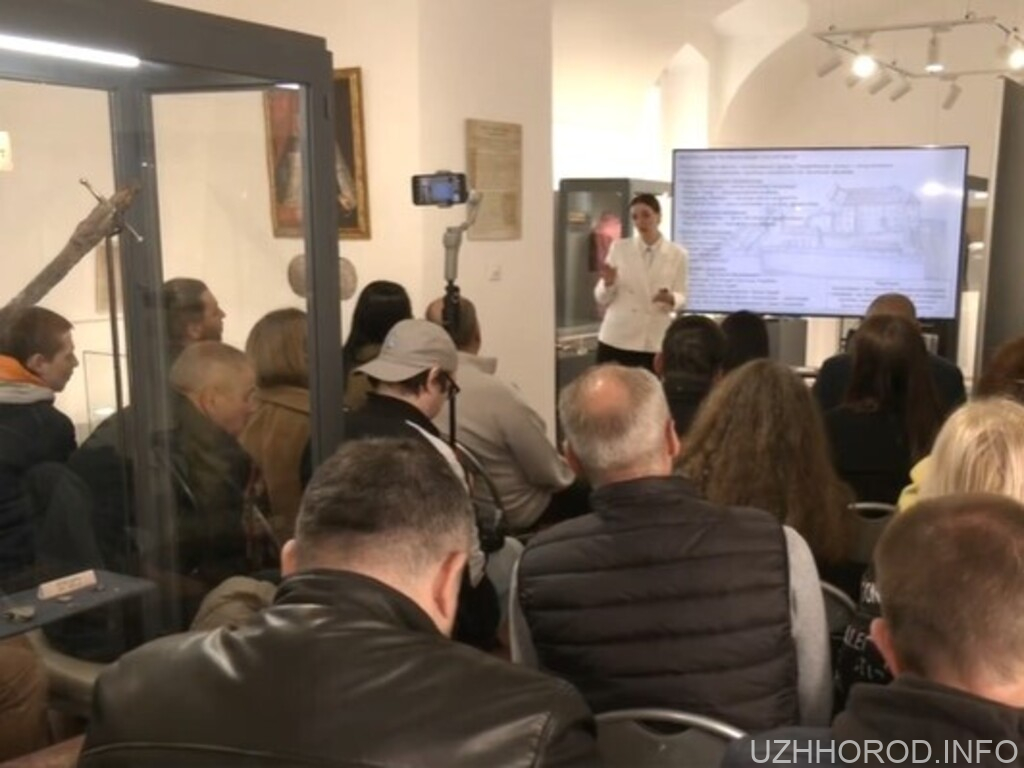 Артефакти середньовічної церкви Ужгородського замку фото