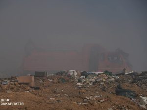 На сміттєзвалищі під Ужгородом знову спалахнула небезпечна пожежа
