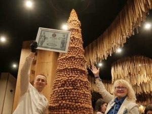 Найвищий крокембуш: новий рекорд України встановлено на Закарпатті (ВІДЕО)