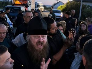 У Липчі через затримання священника УПЦ МП перекрили трасу Долина — Хуст