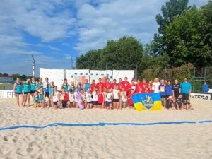 В Ужгороді відкрили сезон із пляжного гандболу (ВІДЕО)