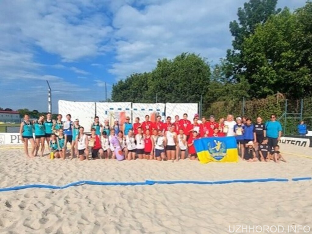 В Ужгороді відкрили сезон із пляжного гандболу (ВІДЕО)
